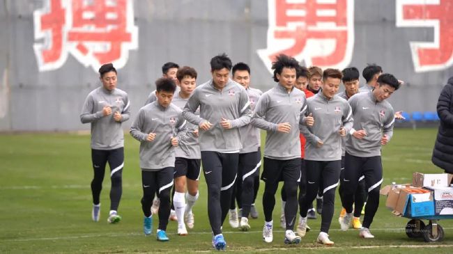 伊人国产在线播放